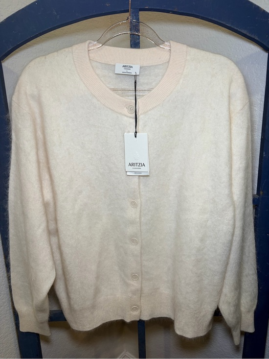 Aritzia Sweaters - Aritzia Women's Lg Relaxed Crew Cashmere Cardigan in light birch NWT